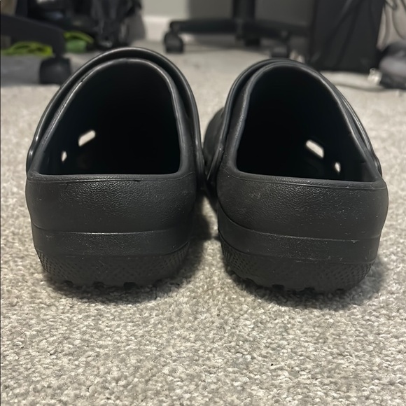 CROCS Black with Versatile Heel Strap and Ventilation - Picture 4 of 6